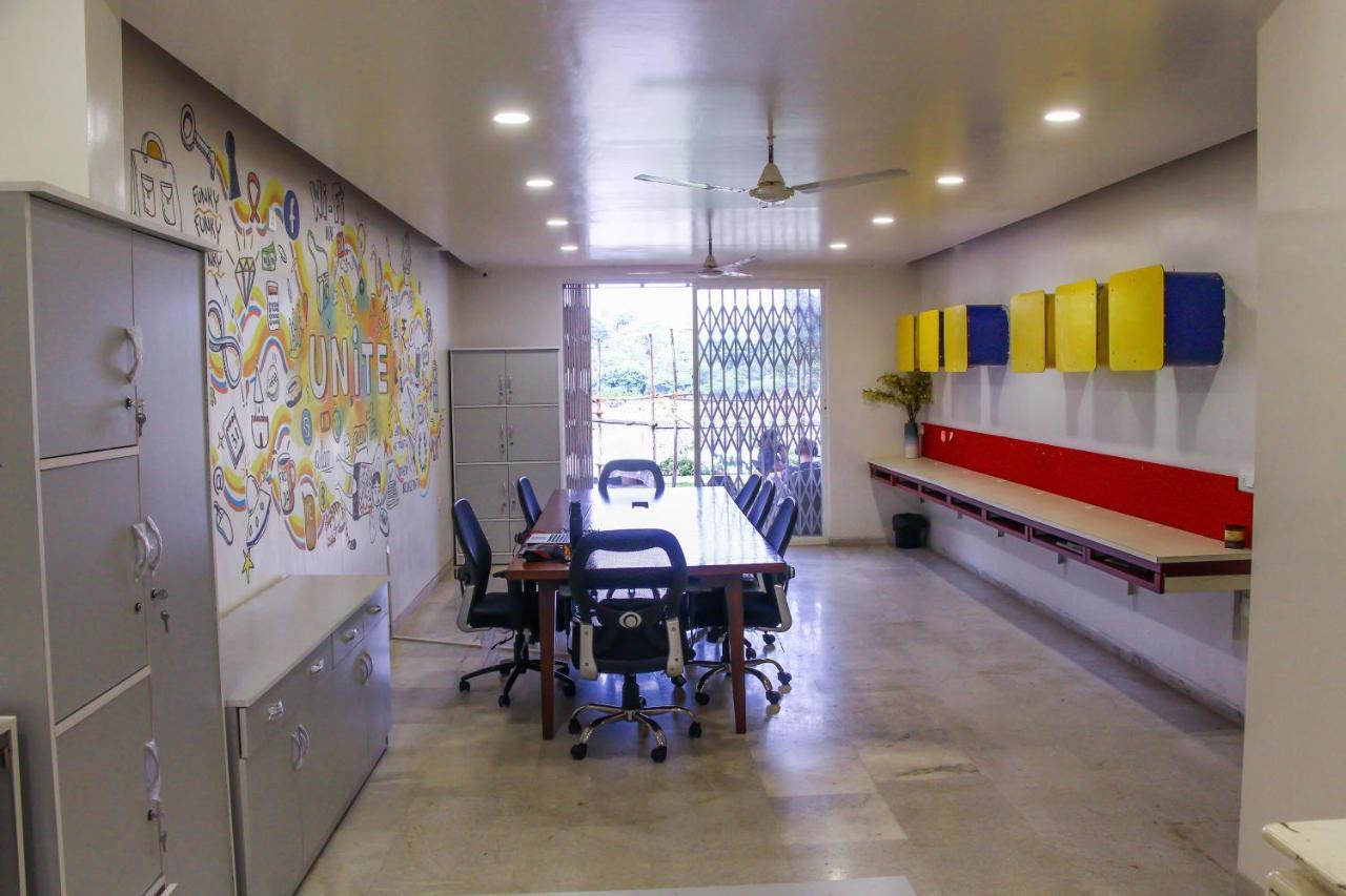 بيت شباب Urban Nomads Pune Riverside Colive Cowork المظهر الخارجي الصورة